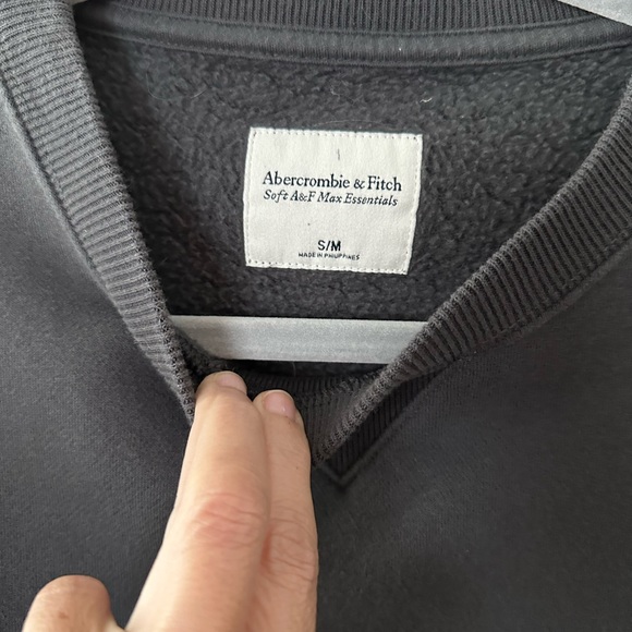 Abercrombie and Fitch crew neck cropped sweatshirt/pullover - Picture 4 of 5